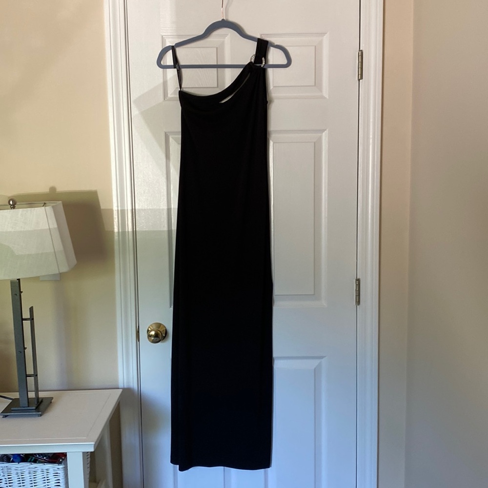 Sleek black gown with one shoulder strap